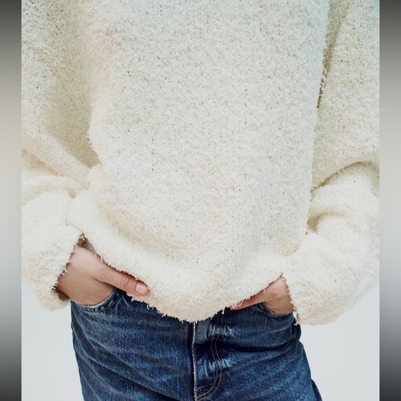 Zara fuzzy knit sweater, size Large, ecru, cotton blend - Picture 4 of 11